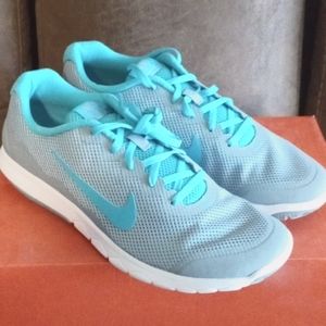 Brand new women's Nike size 10.5 shoes